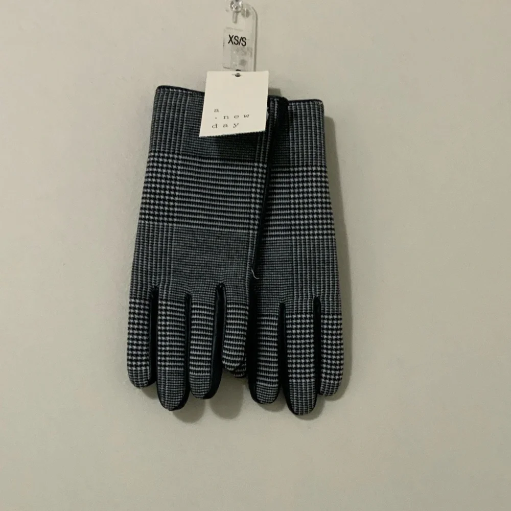 A New Day Size X-Small/Small Grey/Black Tech Touch Plaid Leather Gloves
